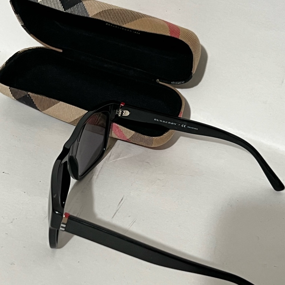 Burberry Black Sunglasses with Red Accent and Tortoiseshell Case Trim polarized - Picture 4 of 16